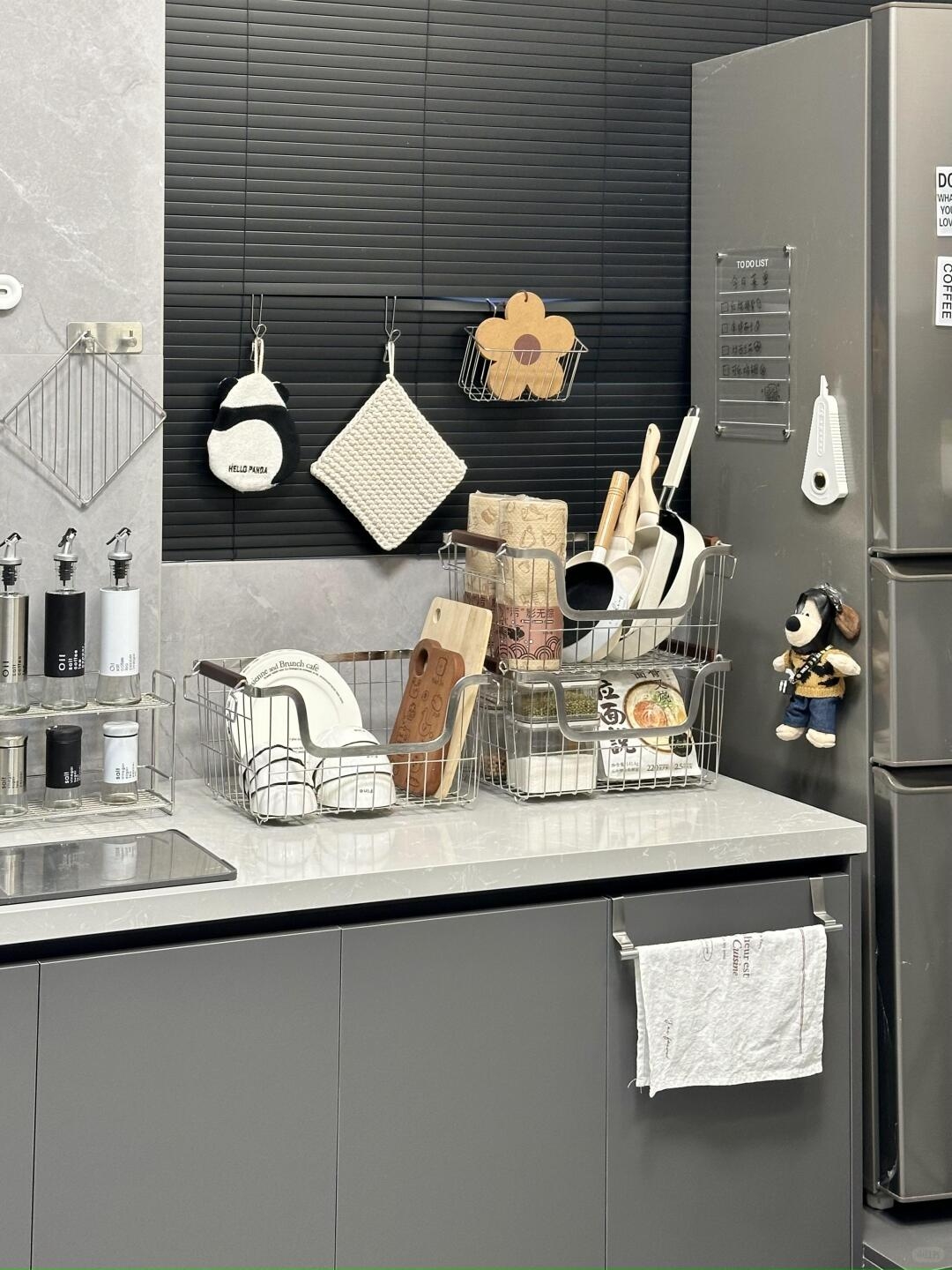 Phải có cho căn hộ nhỏ! Làm thế nào để chọn được kệ kim loại treo tường chịu lực và bền?